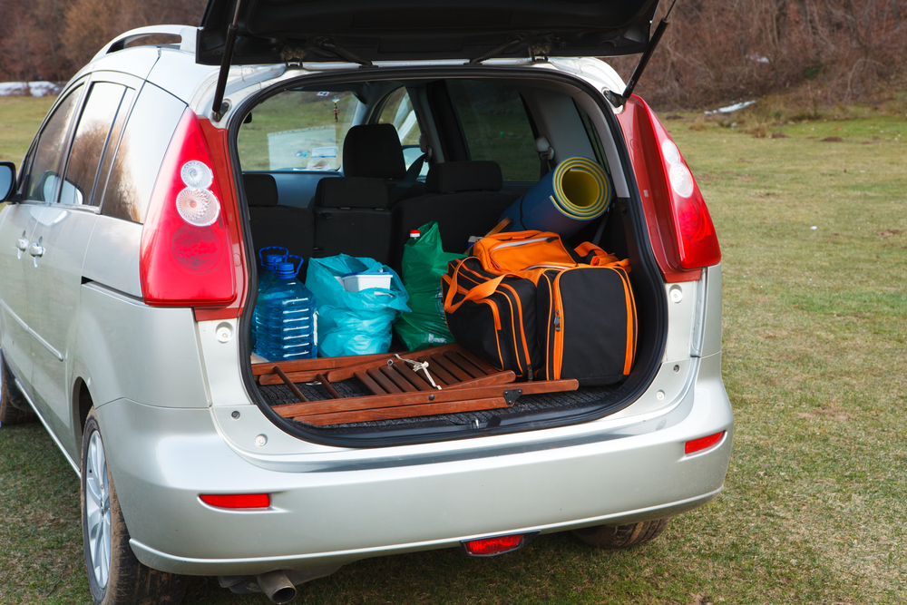 hatchback car loaded with open trunk and luggage הכל לגברים