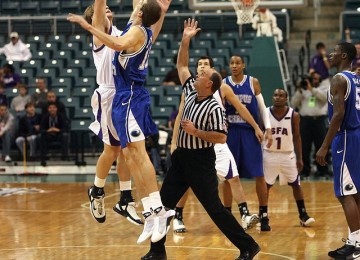 מדוע מסך נגלל למקרן הוא דרך מצוינת לראות את המשחק?