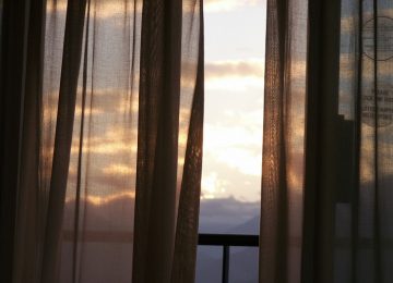 איך כדאי לקנות וילון לעסק?